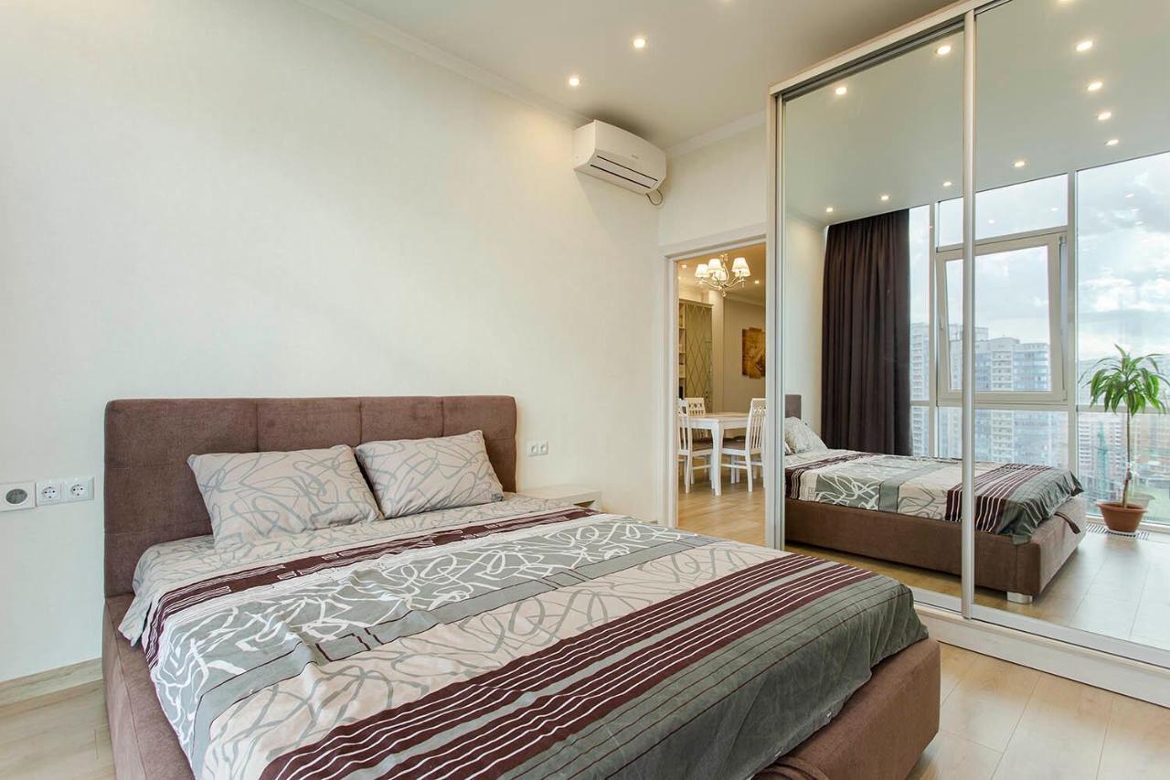 2-Roomed Apartment With Living Room Odessa Exterior foto